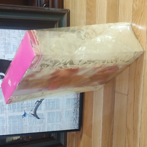 Dream Bride Barbie - Picture 9 of 11